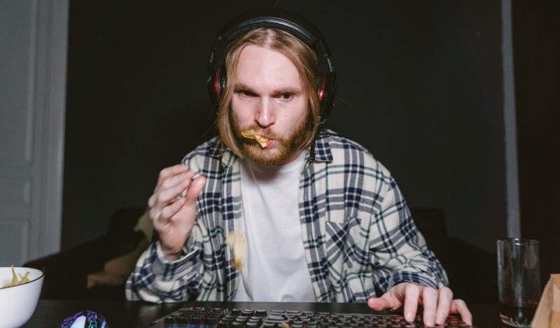 Game Infarcer: Guy Who Called Lazy Devs Spends Day Watching Boss-Tips Videos

